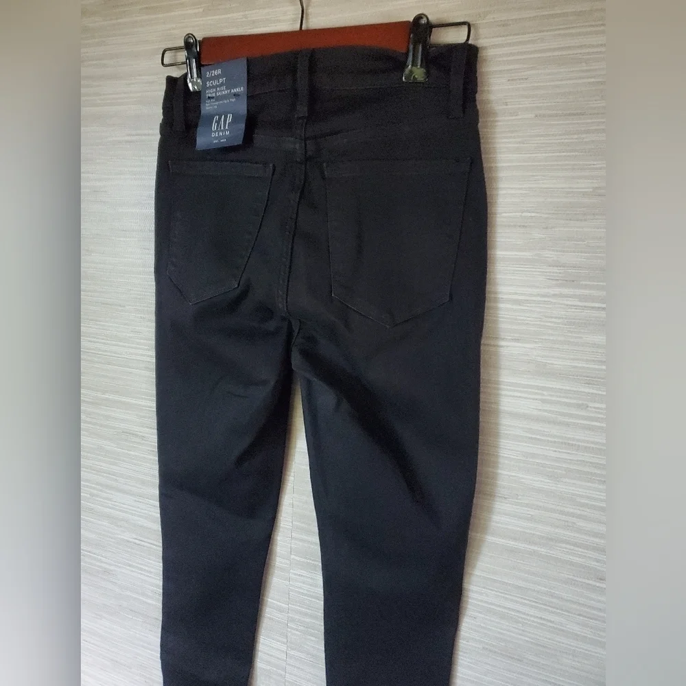 GAP High Rise Sculpt True Skinny Ankle Jeans RAW HEM Black Size 26/2 RT$99 NWT